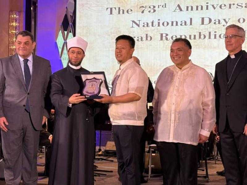 وزير الأوقاف يشارك في الاحتفال باليوم الوطني المصري في الفلبين ويُكرّم عددًا من كبار المسئولين الفلبينيين