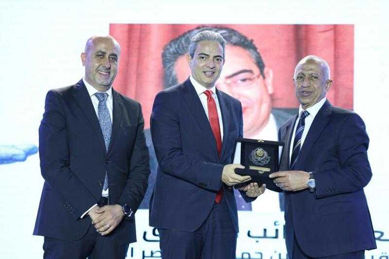 الأكاديمية البحرية تُكرم نقيب الإعلاميين لدوره العلمي والمجتمعي مع طلابها وخريجيها