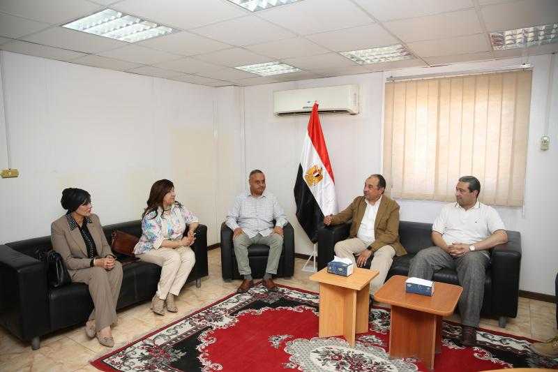 وزير قطاع الأعمال يبدأ زيارة تفقدية لشركة دمياط للغزل والنسيج ويلتقي عددا من نواب البرلمان