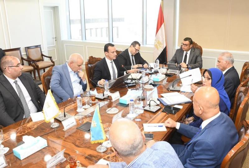 وزير الإسكان يعقد اجتماعًا لمتابعة آخر مستجدات إنشاء وحدتي ”تنظيم السوق العقارية” و”تصدير العقار المصري” بهيئة المجتمعات العمرانية الجديدة