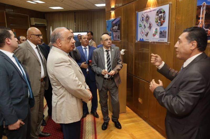 وزير الكهرباء والطاقة المتجددة يتفقد هيئة المواد النووية ويستعرض مشروعات العمل الحالية
