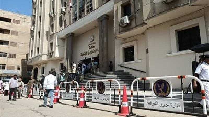 جنايات الزقازيق تبدأ محاكمة شاب متهم بقتل والدته وحرق جثتها في الشرقية