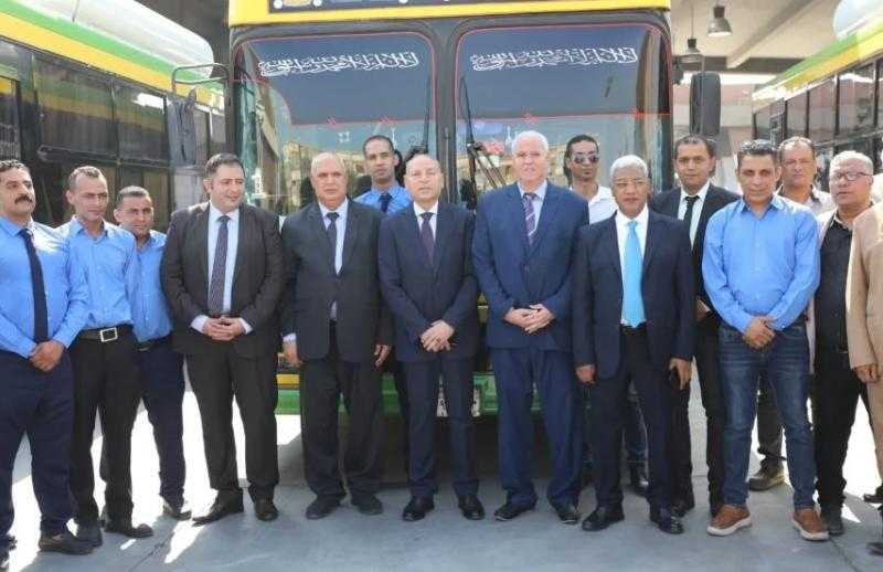 محافظ القاهرة يتابع أعمال التطوير الجارية بهيئة النقل العام