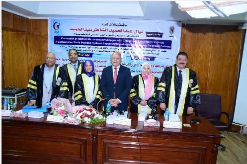 رئيس جامعة سوهاج يشهد مناقشة رسالة دكتوراة في أمراض الروماتيزم والتأهيل