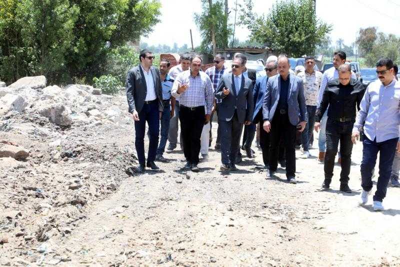 محافظ الشرقية يتفقد أعمال إنشاء المرحلة الأولى لمجمع مواقف منيا القمح الجديد