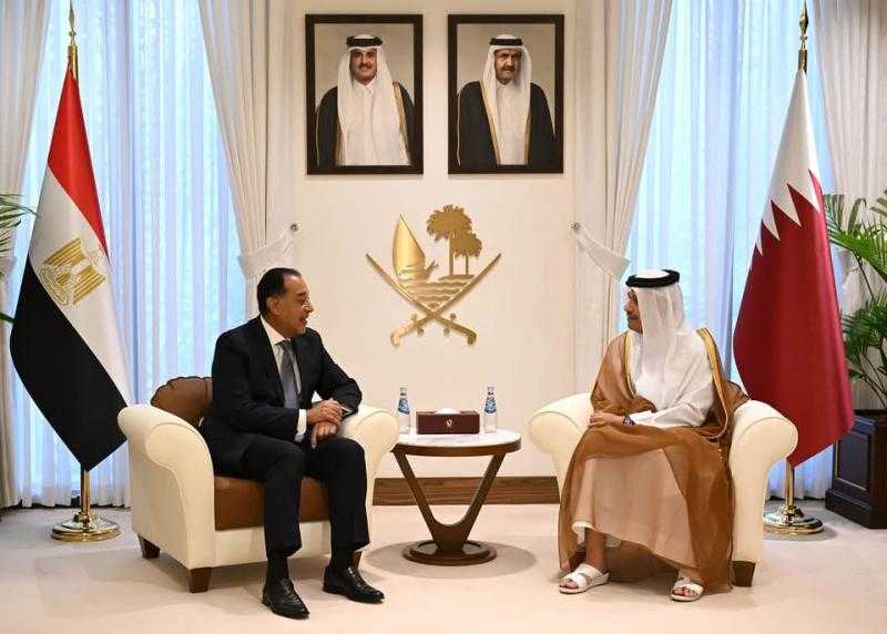 رئيس الوزراء يبحث مع نظيره القطري دعم الاستثمارات المشتركة