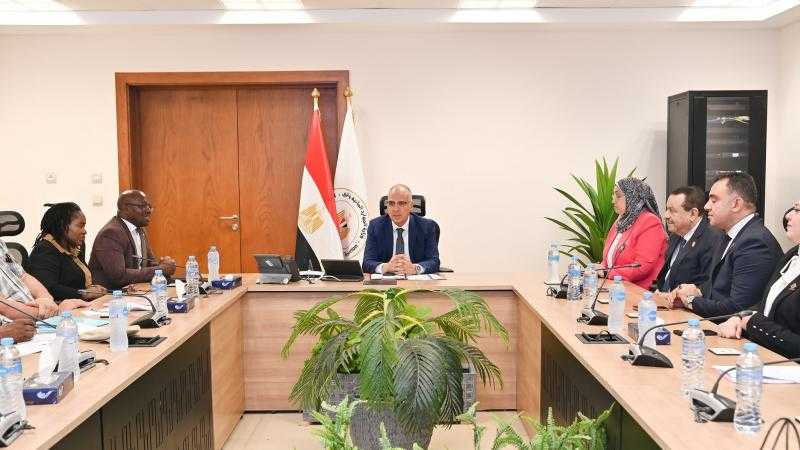 وزير الري يلتقي وفد لجنة الزراعة والبيئة بالبرلمان الناميبى بحضور رئيس ”زراعة الشيوخ”