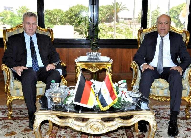 وزير الطيران يبحث مع السفير الألماني تعزيز التعاون والشراكات في تطوير المطارات والتدريب وتبادل الخبرات الفنية