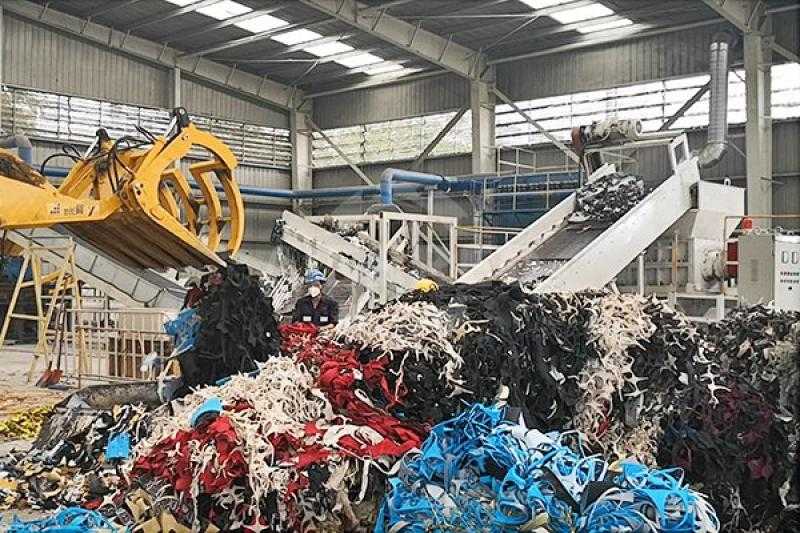 الحكومة توضح الممارسات السليمة للوصول لنفايات صفرية بقطاع الملابس والمنسوجات