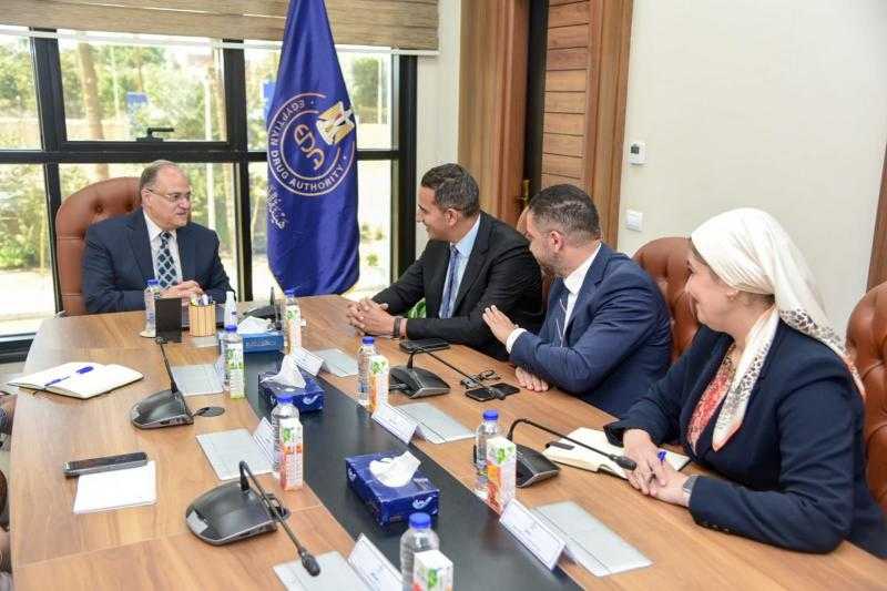 رئيس هيئة الدواء يعقد اجتماعاً مع «ساندوز» لبحث فرص الاستثمار وتوطين صناعة الأدوية