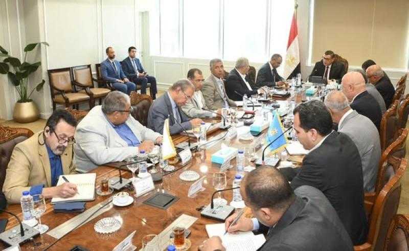 وزير الإسكان يتابع موقف عددٍ من مشروعات مرافق مياه الشرب والصرف الصحي بالمدن الجديدة والمحافظات