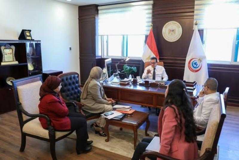 وزير الصحة يتابع العمل بمنظومة خدمات نقل الدم القومية.. ويوجه بالتوسع في توفير المستلزمات الطبية