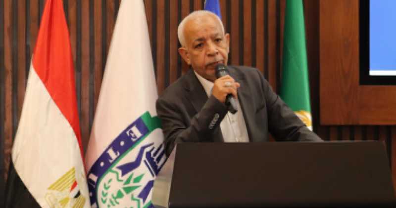 اتحاد نقابات عمال مصر يهنئ نظيره الكويتى لحصوله على جائزة التميز العربي 2025