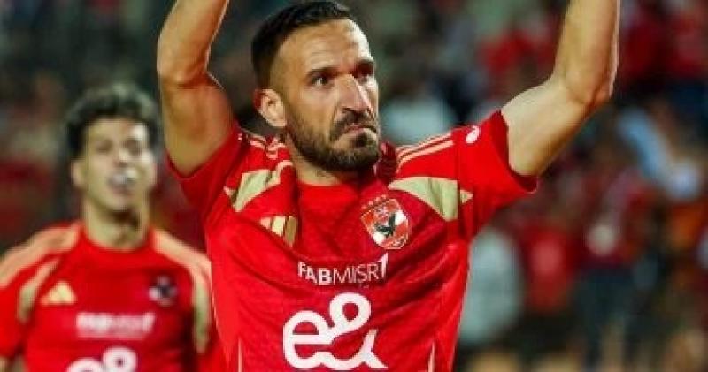 علي معلول يفاضل بين عروض الخليج وتونس بعد استلام جميع مستحقاته من الأهلي