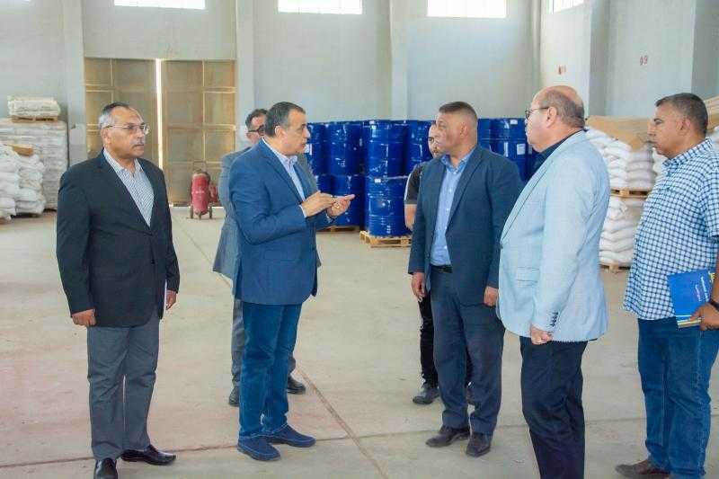 وزير الإنتاج الحربي يتفقد خطوط الإنتاج بشركة هليوبوليس للصناعات الكيماوية ( مصنع 81 الحربى )