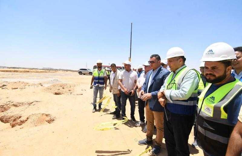 وزير الإسكان يتفقد محاور الطرق ومحطة تنقية مياه الشرب الجديدة بمدينة السادات