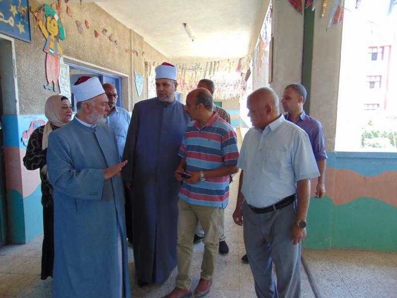 رئيس المنطقة الأزهرية يتفقد مراكز تصحيح الشهادة الثانوية بسوهاج.. صور