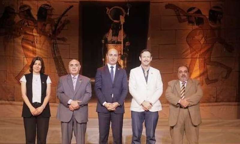 خط أحمر