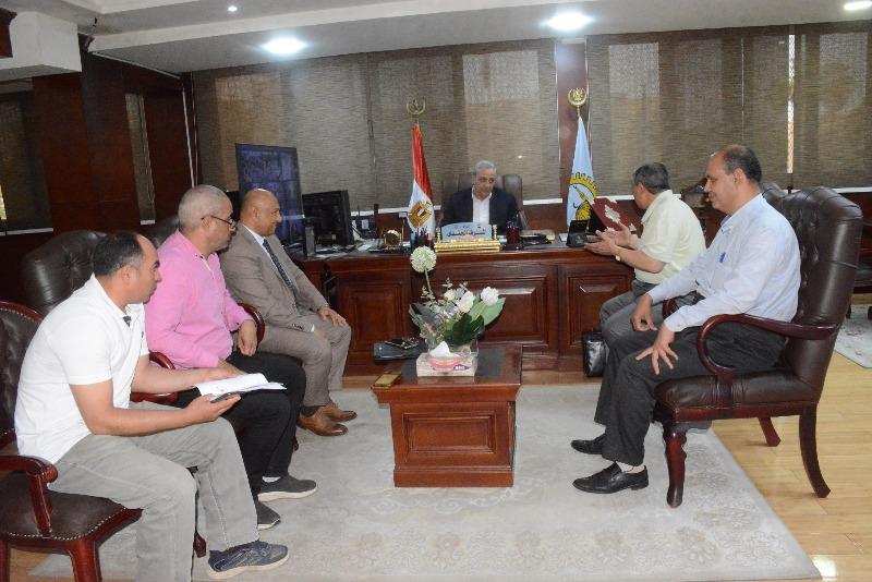 خط أحمر