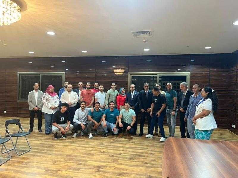 وزير الخارجية والهجرة يلتقي أعضاء الجالية المصرية في غينيا الاستوائية