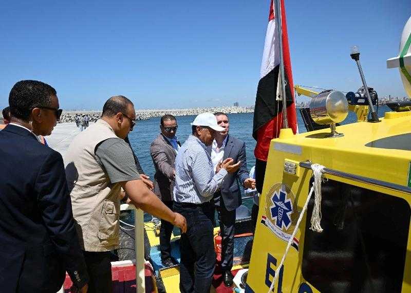 رئيس الوزراء يشهد دخول أول لنش إسعاف بحري الخدمة في الإسكندرية