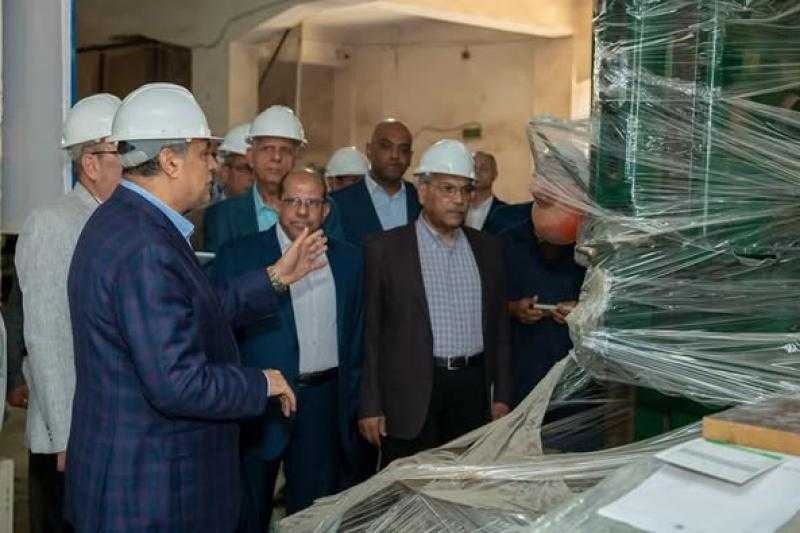 وزير الإنتاج الحربي يتفقد شركة أبي قير للصناعات الهندسية (مصنع 10 الحربي)