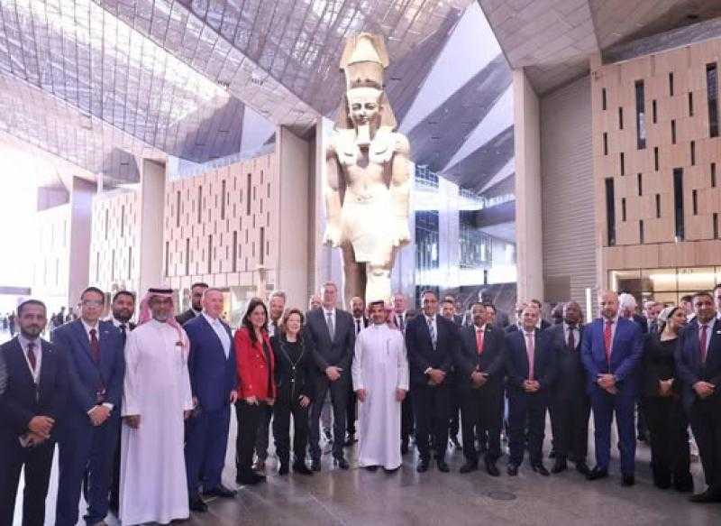 وزير البترول والثروة المعدنية يقود جولة لكبار الضيوف في المتحف المصري الكبير