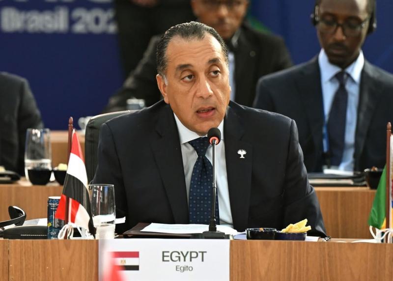 رئيس الوزراء: سفن التغييز الثلاثة دخلت الخدمة وتضخ 2250 مليون قدم يوميا