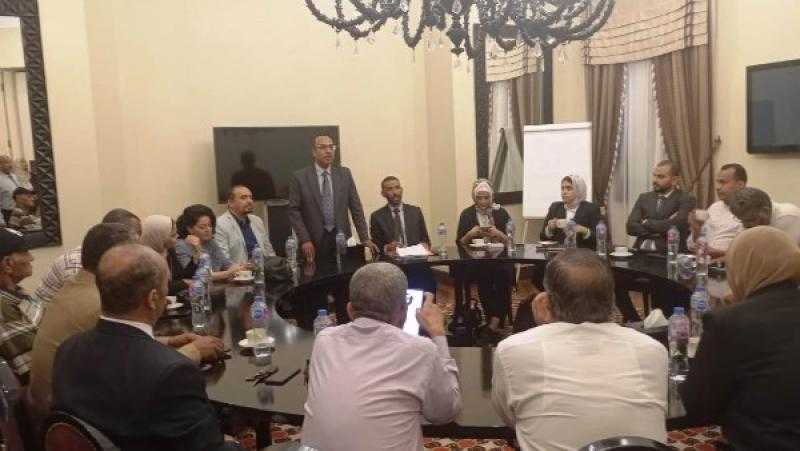 ندوة توعوية بأسوان لتعريف العاملين بالمنشآت المختلفة بقانون العمل الجديد
