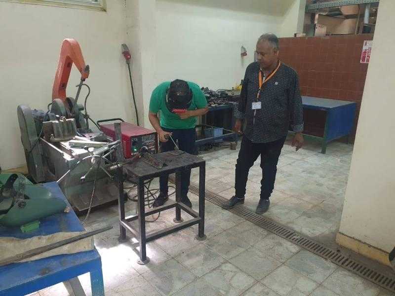 بدء الاختبارات العملية للمرشحين للعمل بالإمارات في مجالات ”السباكة واللحام والنجارة”