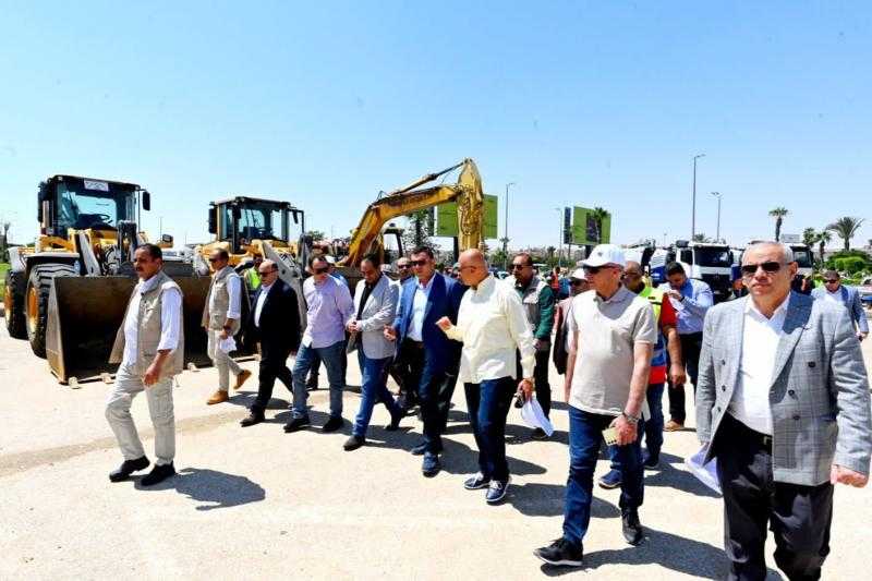 وزير الإسكان يتفقد الأعمال الجاري تنفيذها لتطوير محور 26 يوليو نطاق مدينتي 6 أكتوبر والشيخ زايد