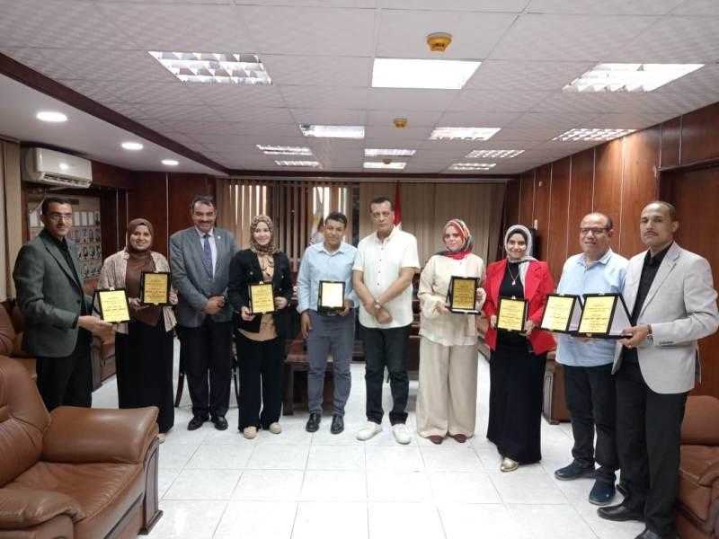 تكريم فريق متابعة المدارس الحكومية المنفذة للأنشطة التعليمية اليابانية بسوهاج