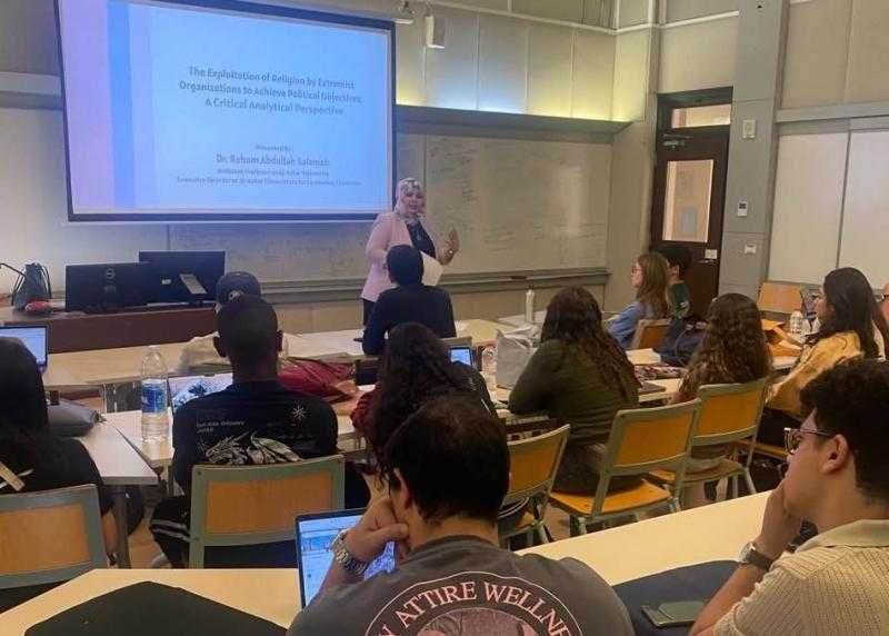 مديرة مرصد الأزهر تحاضر بالجامعة الأمريكية حول استغلال التنظيمات المتطرفة للدين| صور