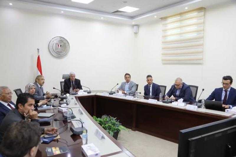 وزير التعليم العالي يعقد اجتماعًا مع ممثلي مؤسسة كلاريفيت لتعزيز التعاون المشترك