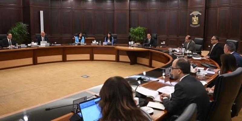 رئيس الوزراء يتابع ملفات عمل جهاز تنمية المشروعات المتوسطة والصغيرة ومتناهية الصغر