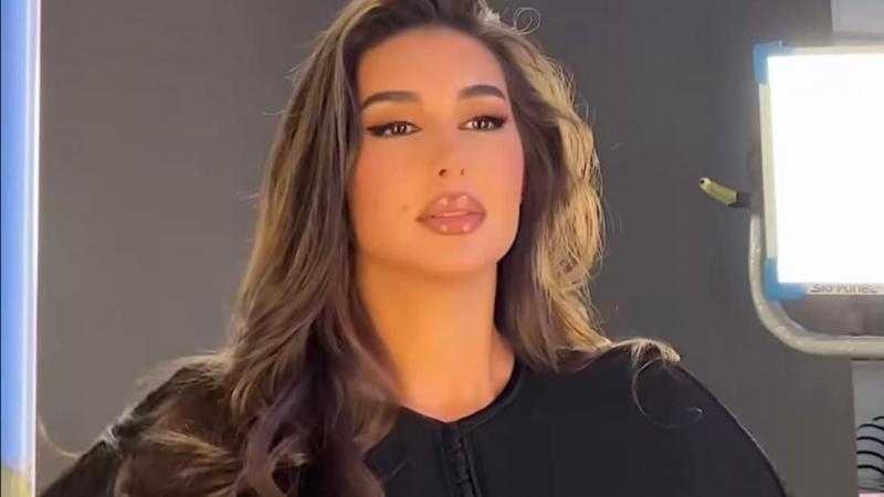 ياسمين صبري تخطف الأنظار بفستان أسود جذاب