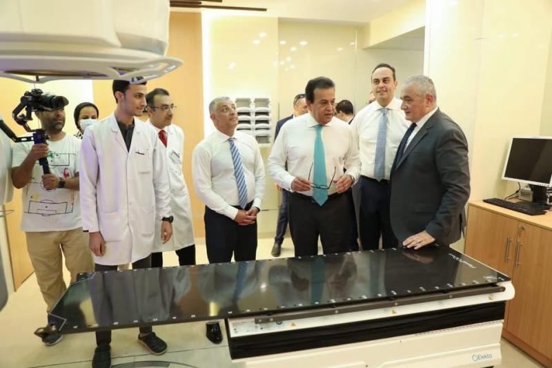 وزير الصحة يتفقد مشروعات تطوير مستشفيات الأورام والتل الكبير ومركز طب الأسرة