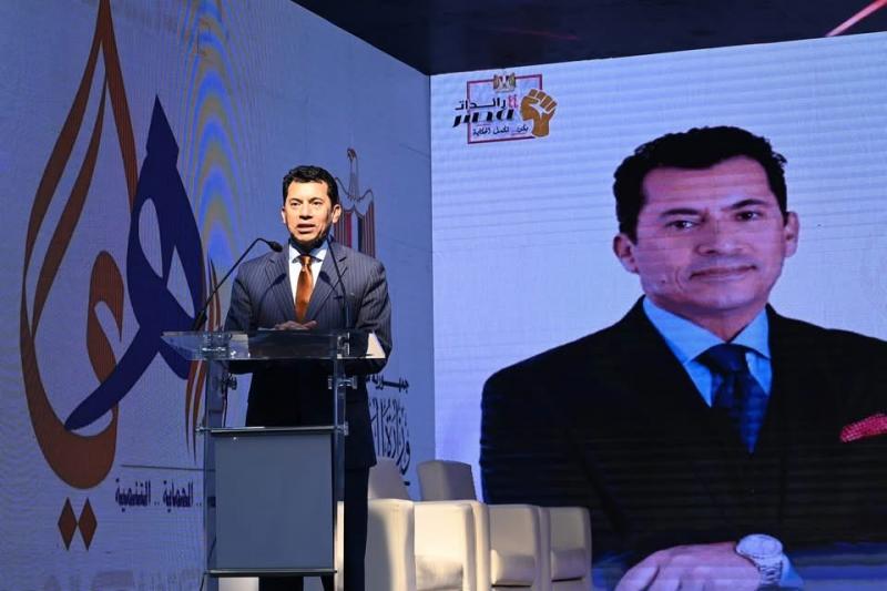 وزير الشباب والرياضة يطلق المرحلة الأولى من المبادرة الوطنية ”رائدات مصر” تحت شعار ”هي..”