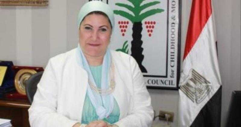 رئيسة المجلس القومى للطفولة تتلقى تقريرا عن أداء عمل خط نجدة الطفل