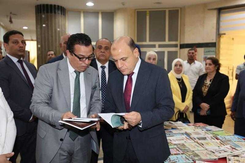 محافظ كفر الشيخ يتفقد معرض الكتاب بالمركز الثقافي.. صور