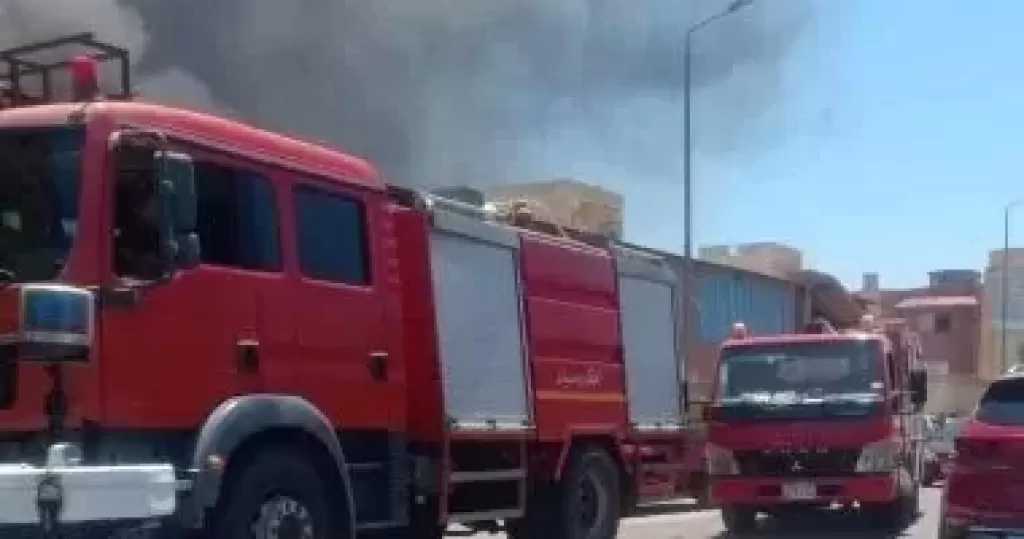 السيطرة على حريق مركب عائم بنهر النيل في دسوق بكفر الشيخ