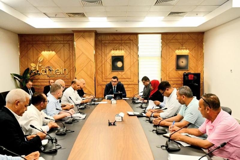 وزير الإسكان يعقد اجتماعًا لمتابعة سير العمل والموقف التنفيذي لمشروع ”صواري” بالإسكندرية