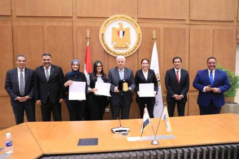 وزير التعليم العالي يكرم الفائزين في مسابقة ”معًا” لمواجهة الأفكار غير السوية| صور