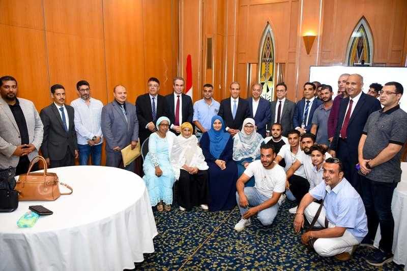 وزير الخارجية يلتقي الجالية المصرية في مالي| صور