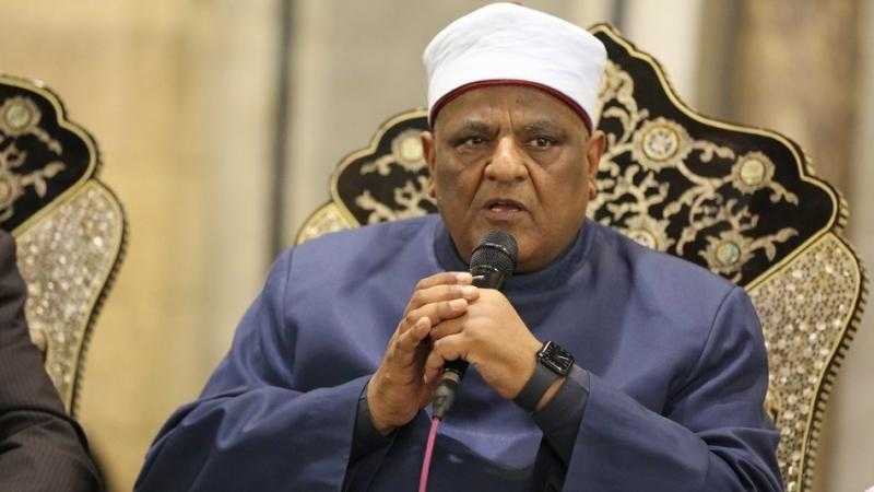 عباس شومان ينتقد مشاهد غير لائقة على مسارح الغناء: عار على الأسر ومصرنا خط أحمر