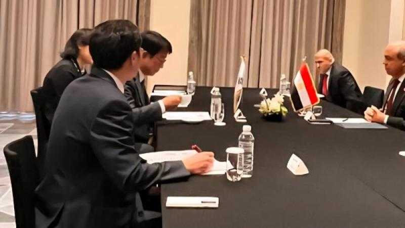 وزير الطيران يبحث مع مسئولين بكوريا الجنوبية فرص التعاون فى تطوير المطارات