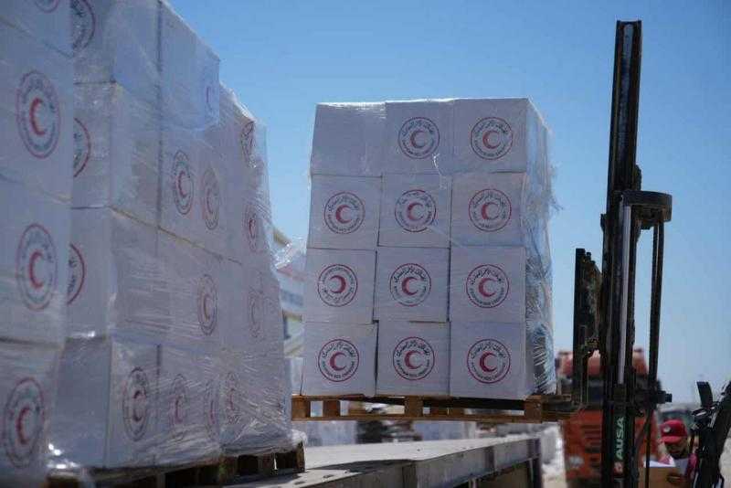 الهلال الأحمر المصري يواصل جهوده للدفع بمزيد من المساعدات الغذائية العاجلة إلى قطاع غزة