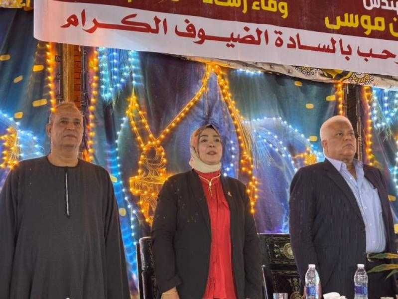 بحضور الآلاف.. أهالي ”كرم عمران” بقنا يُنظمون مؤتمرًا حاشدًا لدعم مرشحة ”الجبهة الوطنية”
