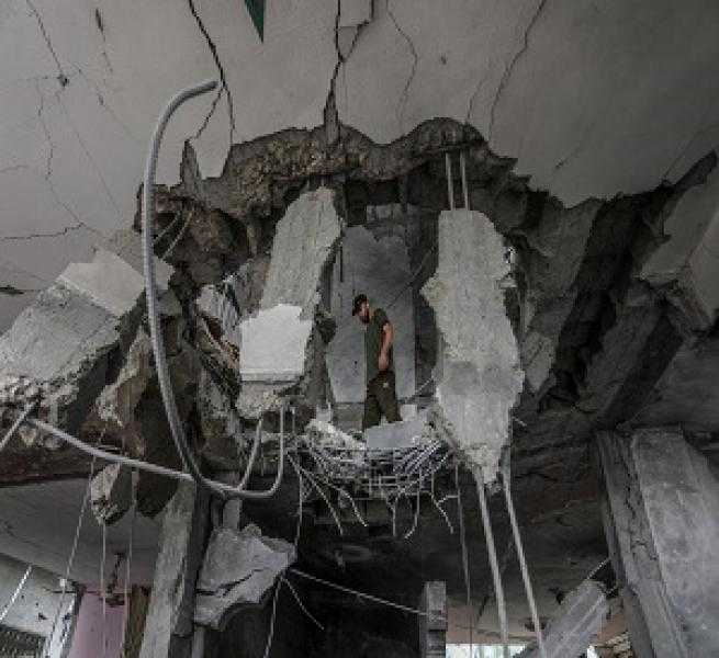 6 شهداء في قصف إسرائيلي غرب غزة.. واقتحامات ليلية بالضفة