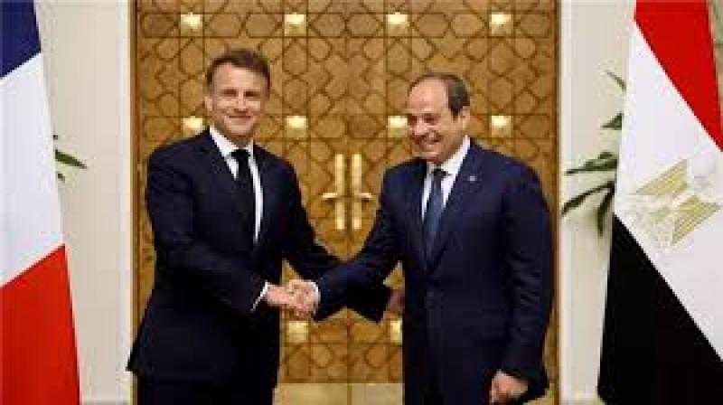ماكرون يشكر الرئيس السيسي على جهود مصر في إنجاح مؤتمر إعادة إعمار غزة والضفة الغربية